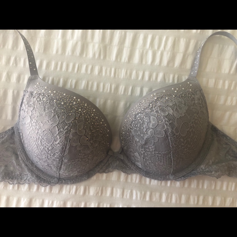 Victoria’s Secret Lacey Sparkle Bra Size 34DD